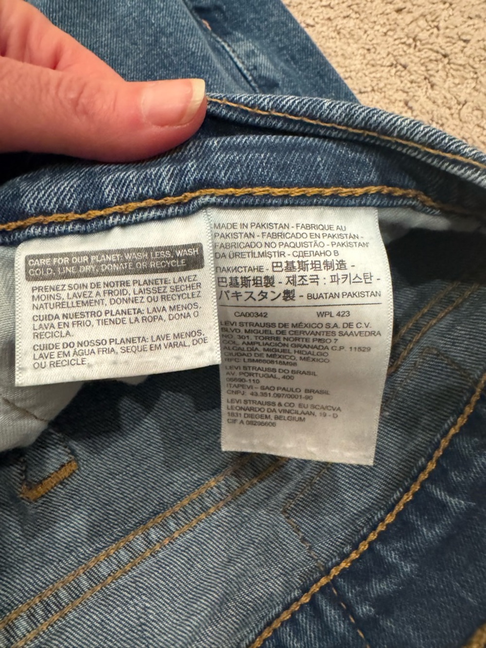 Levi’s 505 Jeans 33x30 Straight Leg Medium Wash Classic Fit - Picture 2 of 4